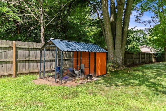 34066 Orangelawn St, Livonia, MI 48150 - view of poultry coop featuring a fenced backyard
