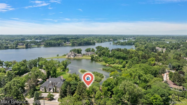 3350 Franklin Rd, Bloomfield Hills, MI 48302 - drone / aerial view of a large body of water