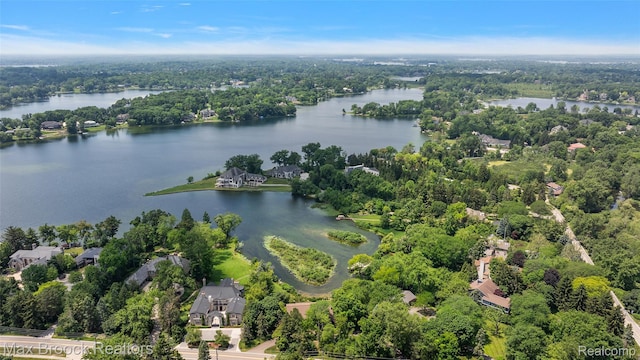 3350 Franklin Rd, Bloomfield Hills, MI 48302 - drone / aerial view of a large body of water