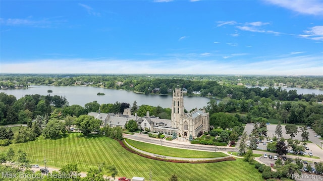 3350 Franklin Rd, Bloomfield Hills, MI 48302 - drone / aerial view of a large body of water