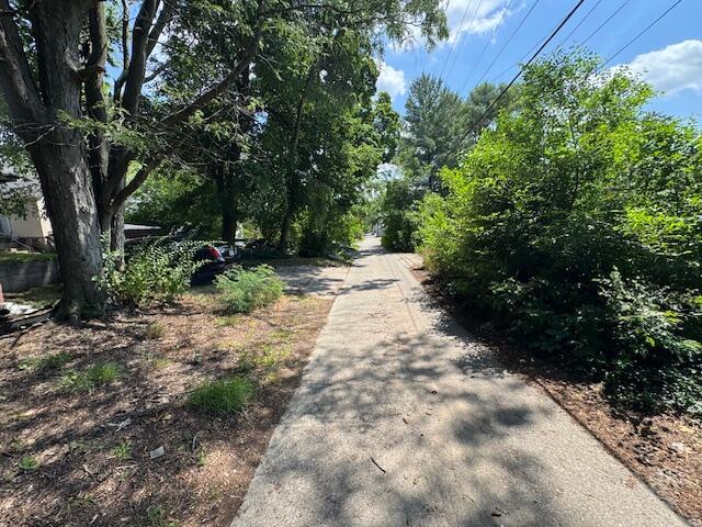 908 Hall St SE, Grand Rapids, MI 49507 - view of road