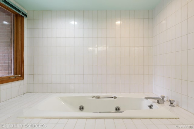 26311 W 14 Mile Rd, Franklin, MI 48025 - bathroom featuring a whirlpool tub and tile walls