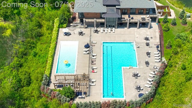 2825 Ridington Rd, Ann Arbor, MI 48105 - view of subject property featuring a pool