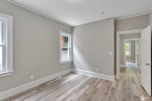 2651 Lakewood St, Detroit, MI 48215 - unfurnished room featuring light wood-style flooring, ornamental molding, and a smoke detector