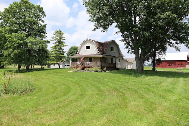 11731 Birch Run Rd, Birch Run, MI 48415 - view of front of house with a gambrel roof, a porch, and a front lawn