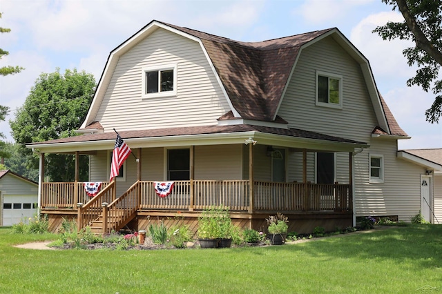 11731 Birch Run Rd, Birch Run, MI 48415 - view of front of property with a gambrel roof, a porch, roof with shingles, and a front lawn