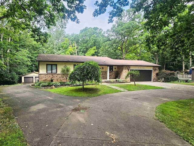2224 Delwood Dr, Clio, MI 48420 - photo 1