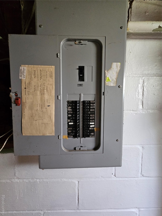 607 Roome Ct, Flint, MI 48503 - utility room featuring electric panel