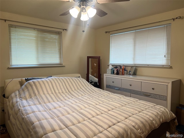 33158 Shawnee St, Westland, MI 48185 - bedroom with ceiling fan