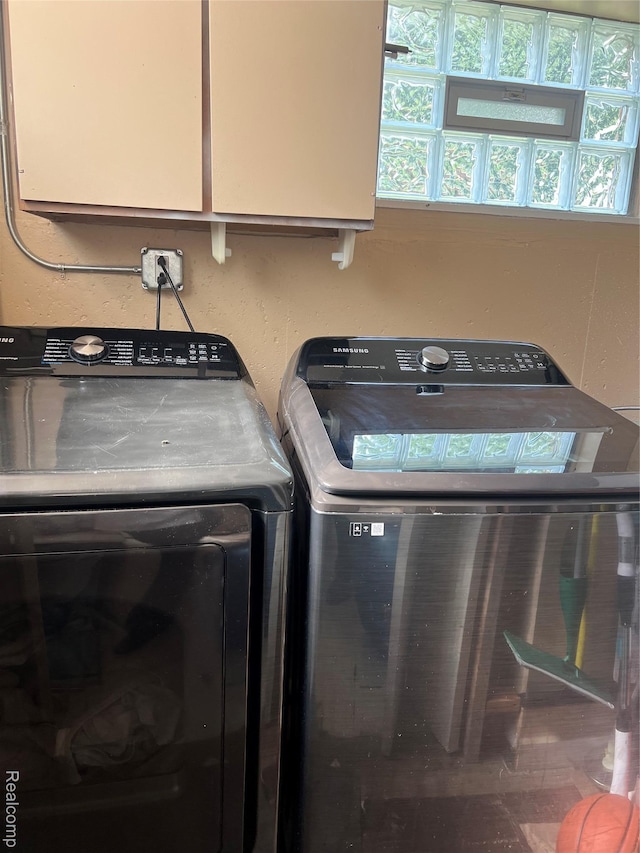 33158 Shawnee St, Westland, MI 48185 - washroom featuring washer and dryer