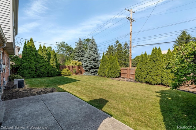 21600 Eastbrook Ct, Grosse Pointe Woods, MI 48236 - fenced backyard featuring a patio area