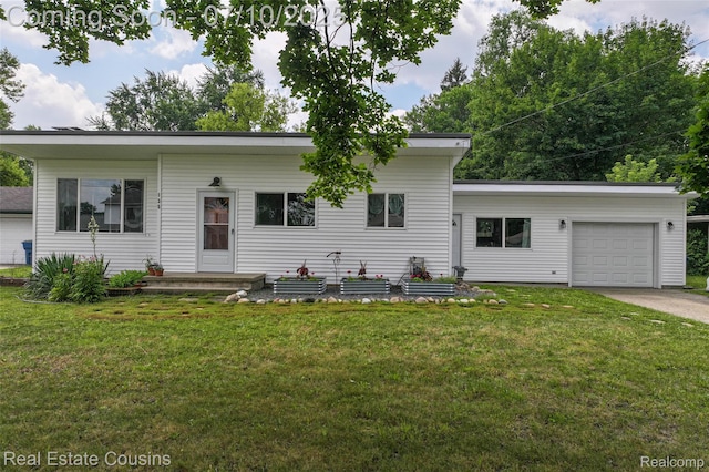 135 Bevins St, Holly, MI 48442 - view of front facade featuring a garage, a front lawn, and concrete driveway