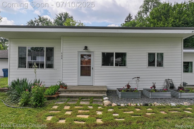 135 Bevins St, Holly, MI 48442 - rear view of house with a yard