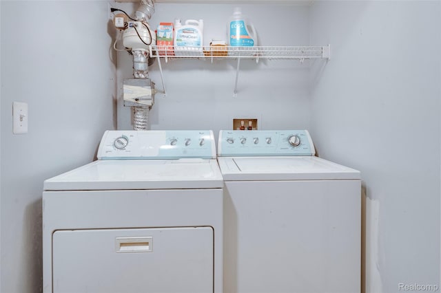 41666 Tera Ln, Novi, MI 48375 - laundry area with washing machine and dryer
