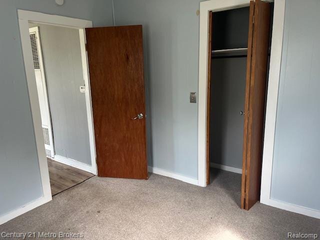 2117 E Buder Ave, Flint, MI 48529 - unfurnished bedroom featuring carpet flooring and a closet