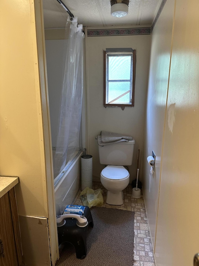 3245 W Leisura Loop, Baldwin, MI 49304 - full bath featuring shower / bath combination with curtain and vanity