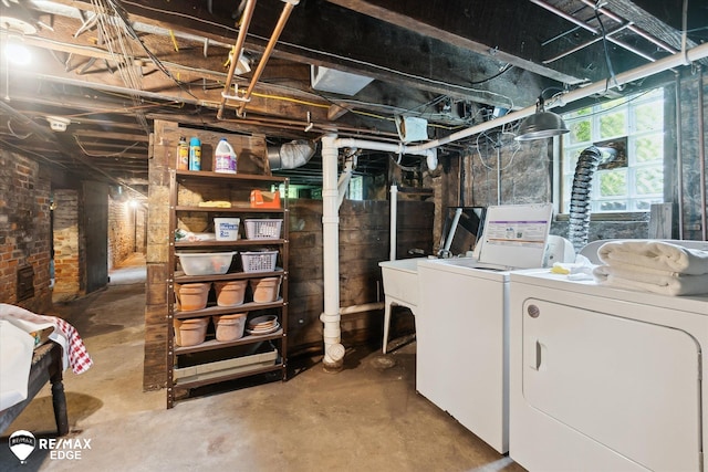 616 S Warren Ave, Saginaw, MI 48607 - below grade area with washer and clothes dryer