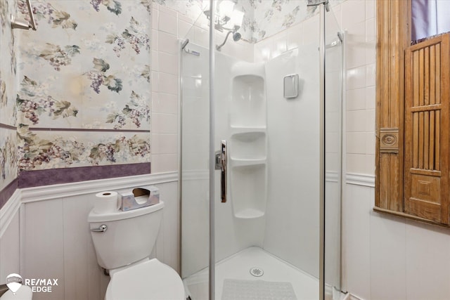 616 S Warren Ave, Saginaw, MI 48607 - bathroom with a stall shower and toilet