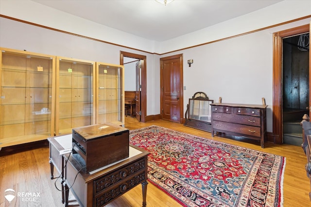 616 S Warren Ave, Saginaw, MI 48607 - sitting room featuring wood finished floors