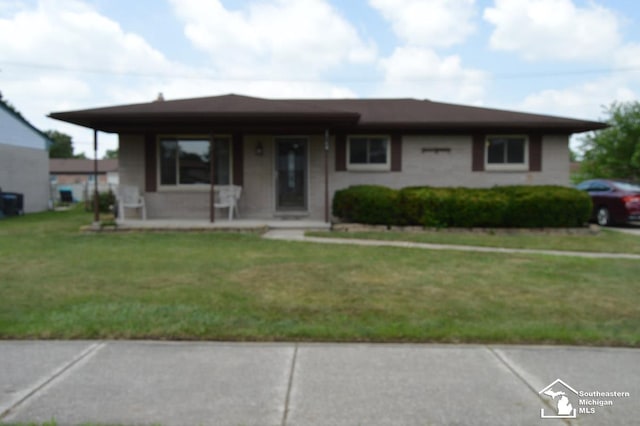 27354 Oakcrest Dr, Brownstown, MI 48183 - single story home featuring a porch and a front yard