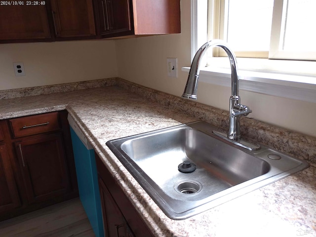 27354 Oakcrest Dr, Brownstown, MI 48183 - kitchen featuring a sink and light countertops