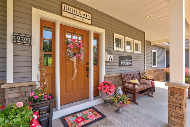 12529 E Tuscola Rd, Frankenmuth, MI 48734 - property entrance with covered porch