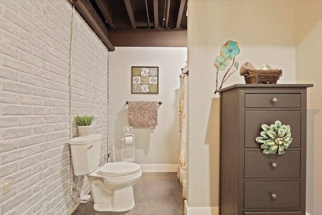 12529 E Tuscola Rd, Frankenmuth, MI 48734 - full bathroom featuring brick wall and curtained shower