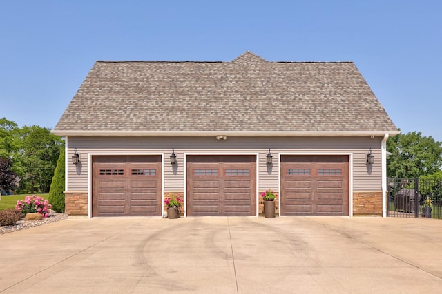 12529 E Tuscola Rd, Frankenmuth, MI 48734 - view of garage