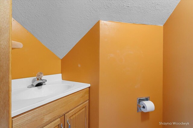 906 E Main St, Lowell, MI 49331