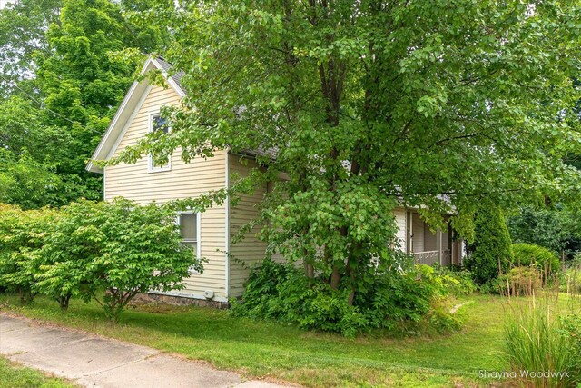 906 E Main St, Lowell, MI 49331