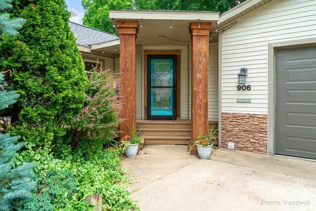 906 E Main St, Lowell, MI 49331