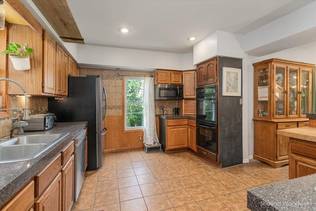 906 E Main St, Lowell, MI 49331