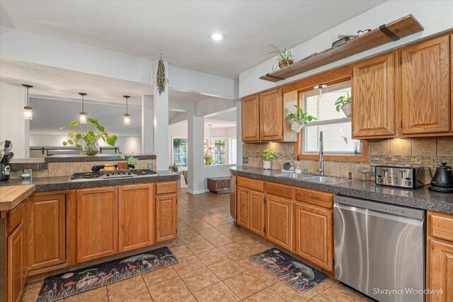 906 E Main St, Lowell, MI 49331