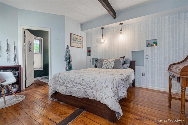 906 E Main St, Lowell, MI 49331