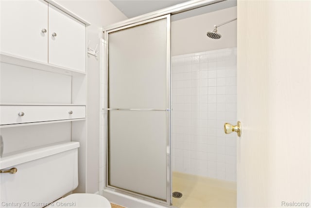 20918 W Glen Haven Cir, Novi, MI 48167 - full bathroom featuring a tile shower and toilet