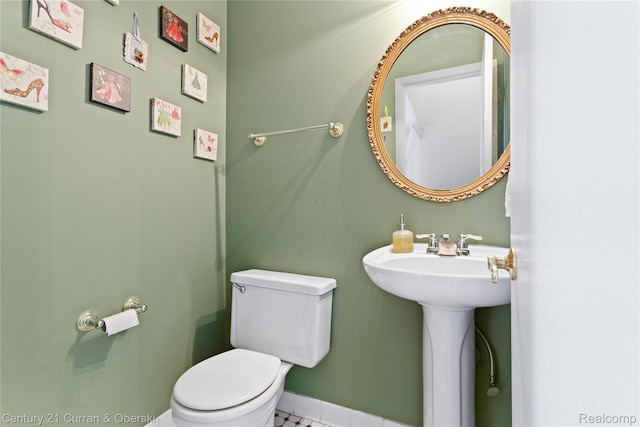 20918 W Glen Haven Cir, Novi, MI 48167 - bathroom featuring toilet and baseboards