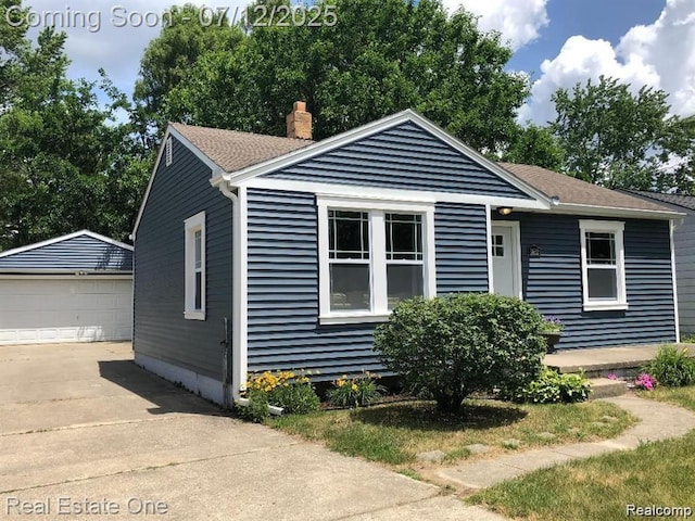 5552 Aylesbury Dr, Waterford, MI 48327 - photo 1
