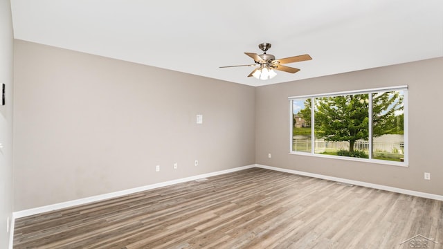 3244 Pine Run Dr, Swartz Creek, MI 48473 - spare room with light wood-style floors and a ceiling fan