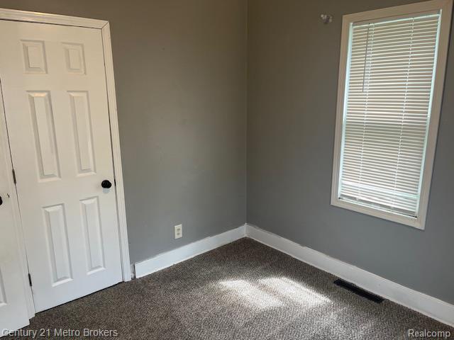 1147 Norton St, Flint, MI 48529 - unfurnished room featuring dark carpet and baseboards