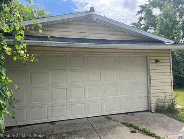 1147 Norton St, Flint, MI 48529 - view of garage