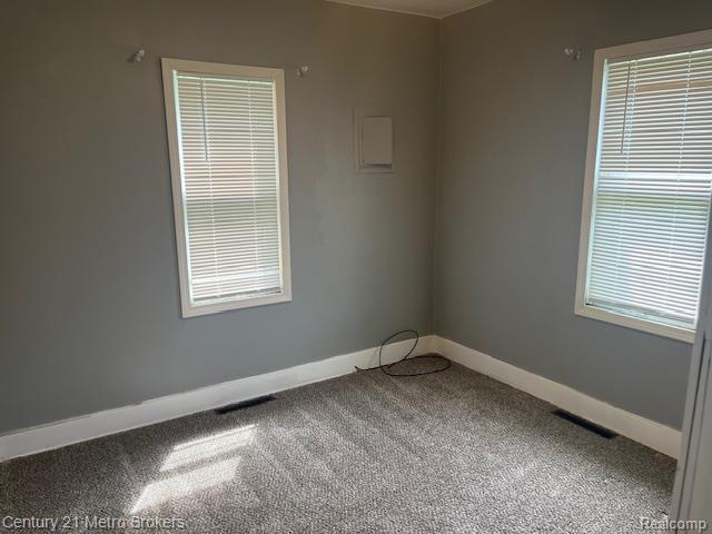 1147 Norton St, Flint, MI 48529 - carpeted spare room featuring baseboards