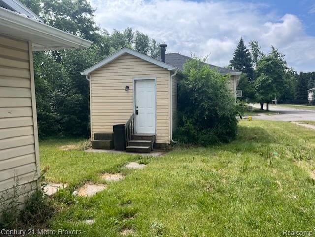 1147 Norton St, Flint, MI 48529 - view of outdoor structure featuring entry steps