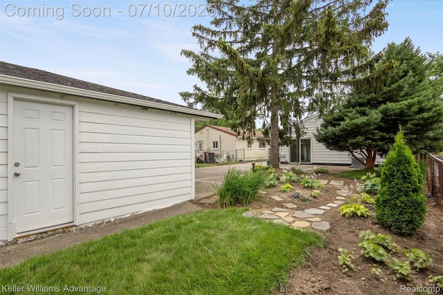 7536 Arcola St, Westland, MI 48185 - view of yard
