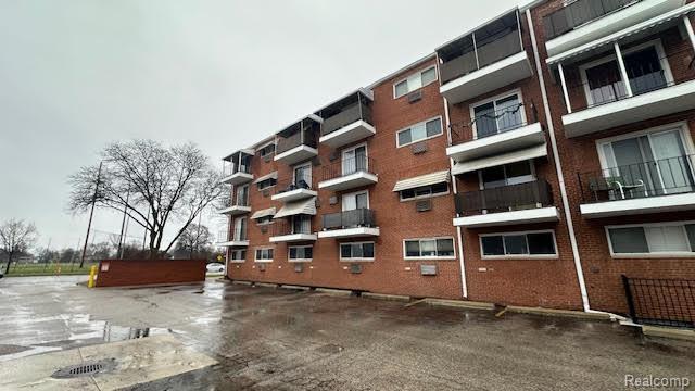 2925 W 13 Mile Rd Unit 405, Oakland, MI 48073 - photo 5