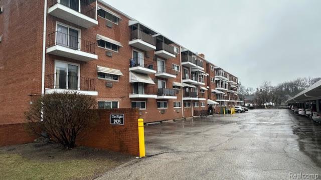 2925 W 13 Mile Rd Unit 405, Oakland, MI 48073 - photo 2