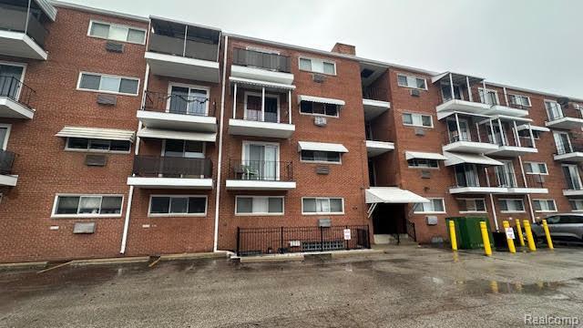 2925 W 13 Mile Rd Unit 405, Oakland, MI 48073 - photo 1