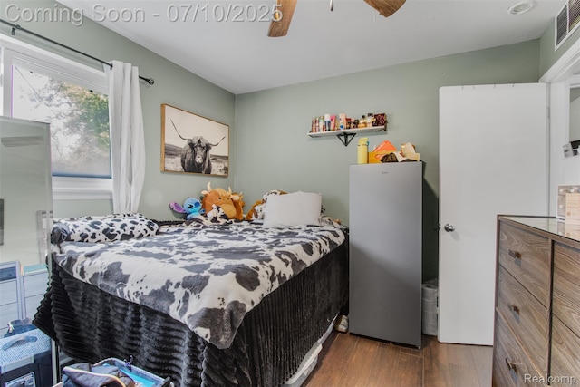 6336 Glenis St, Taylor, MI 48180 - bedroom featuring wood finished floors and a ceiling fan