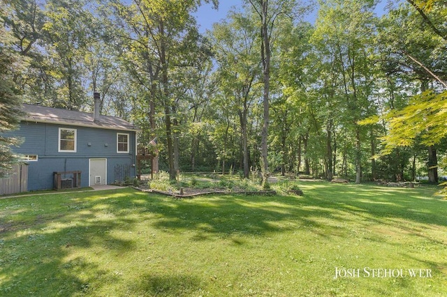 678 Pierce Rd, Plainwell, MI 49080 - view of grassy yard