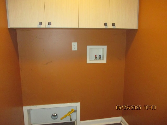 112 E Green St, Hastings, MI 49058 - laundry room featuring cabinet space and washer hookup