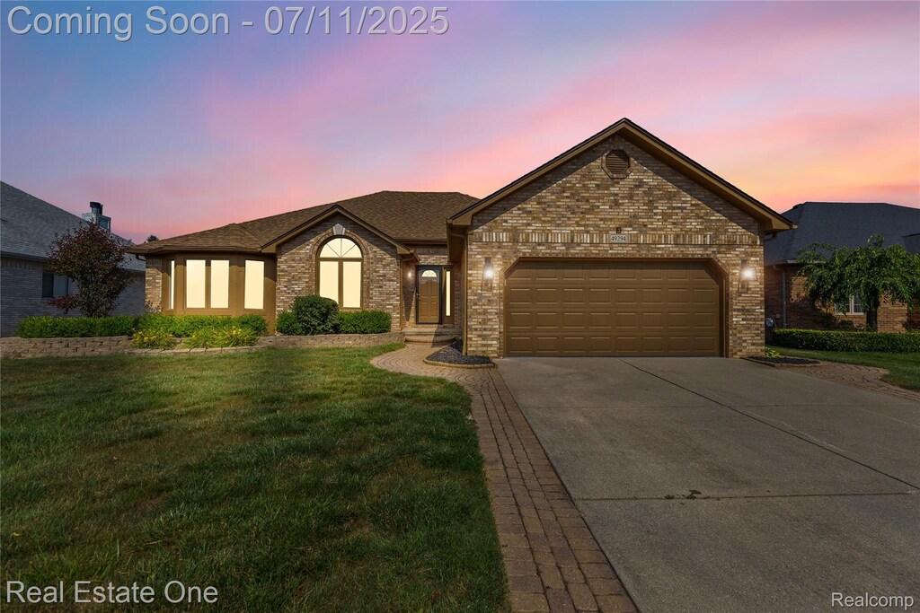49294 Snowshoe Dr, Macomb, MI 48044 - photo 1